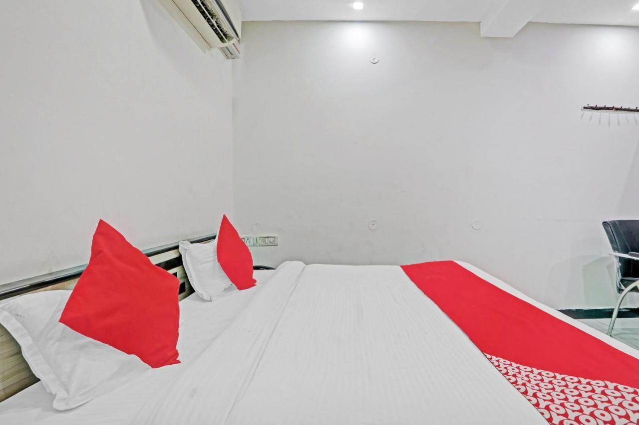 Oyo 27695 Hotel Relation Kanpur Buitenkant foto