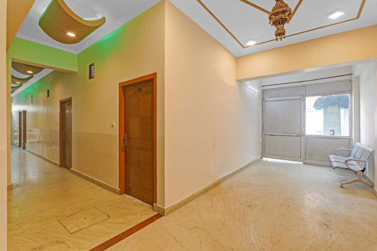 Oyo 27695 Hotel Relation Kanpur Buitenkant foto